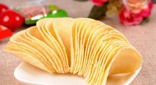 人说|买的薯片真的是土豆做的吗看完生产过程,才知道被蒙了这么多年