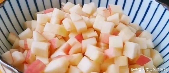 面包糠|苹果加2个鸡蛋这样做太香了，不油炸，一次做10个，出锅就光盘