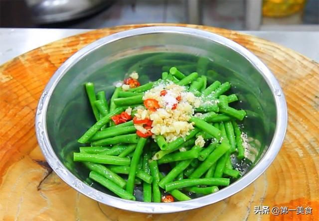 入味|蒜泥豆角很多人都做错了，学会这个方法，清脆不变色，脆嫩入味