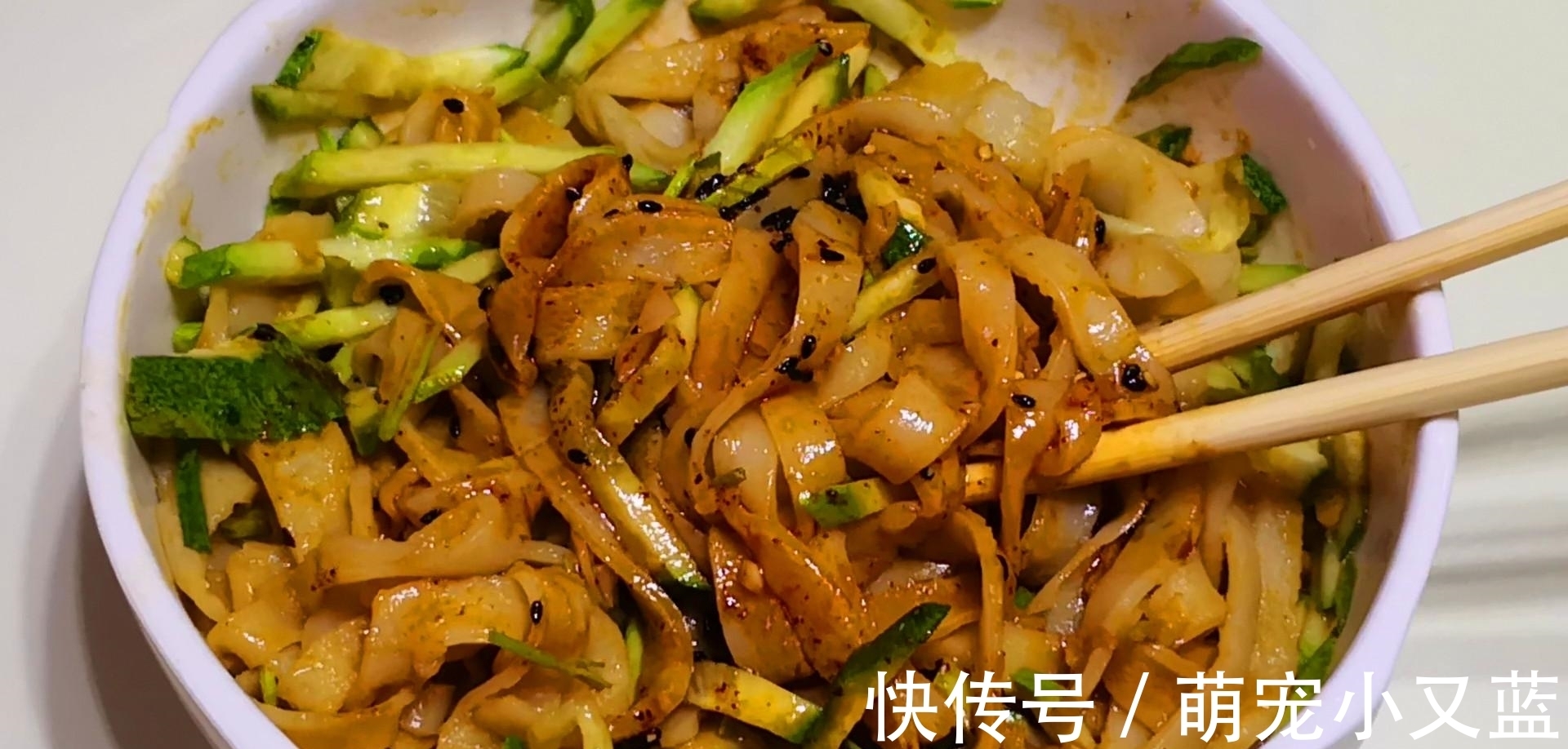 凉开水|电饼铛做凉皮，原来这么简单，不用洗面不用蒸，30秒做一张，好吃