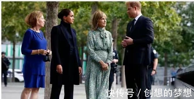 哈利 梅根搭配好清爽，白色套装配礼貌不油腻，哈利全程呵护状态不错！