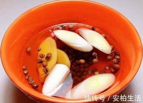 天冷吃饺子,这样调饺子馅才叫香,饱满又多汁,怎么煮都不破皮!