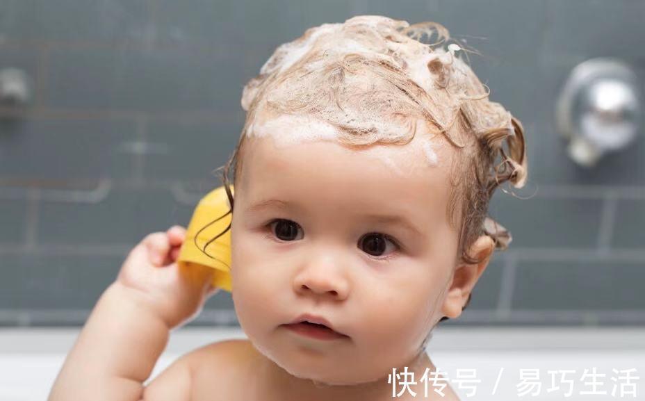 妈妈|冬季给宝宝洗头,一周洗几次?妈妈做好万全准备,让宝宝配合洗头