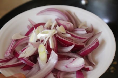 这是一道鲜美的下饭菜，营养丰富，鲜美又不油腻