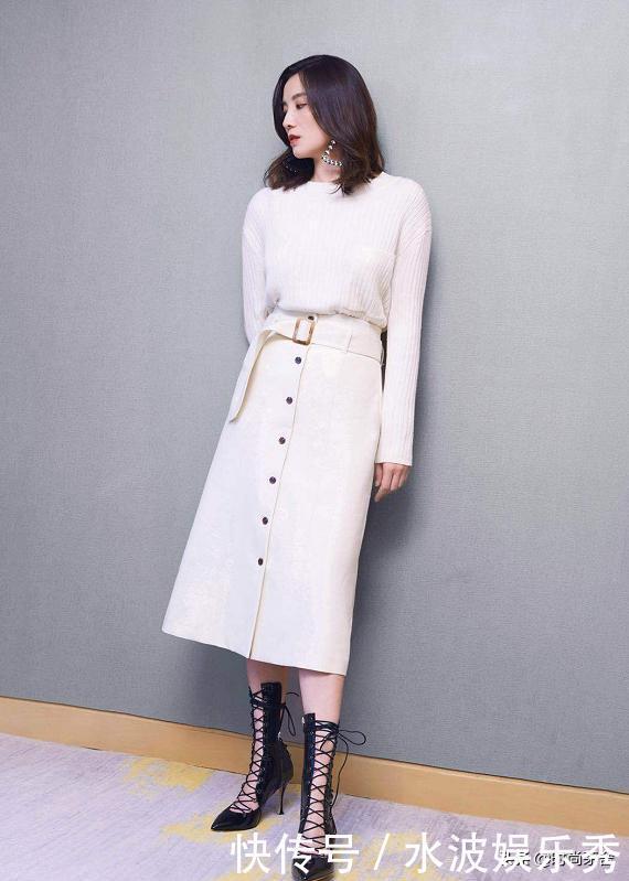 建议女生毛衣尽量不要搭裤子，瞧瞧明星们的穿法，也太时髦洋气了