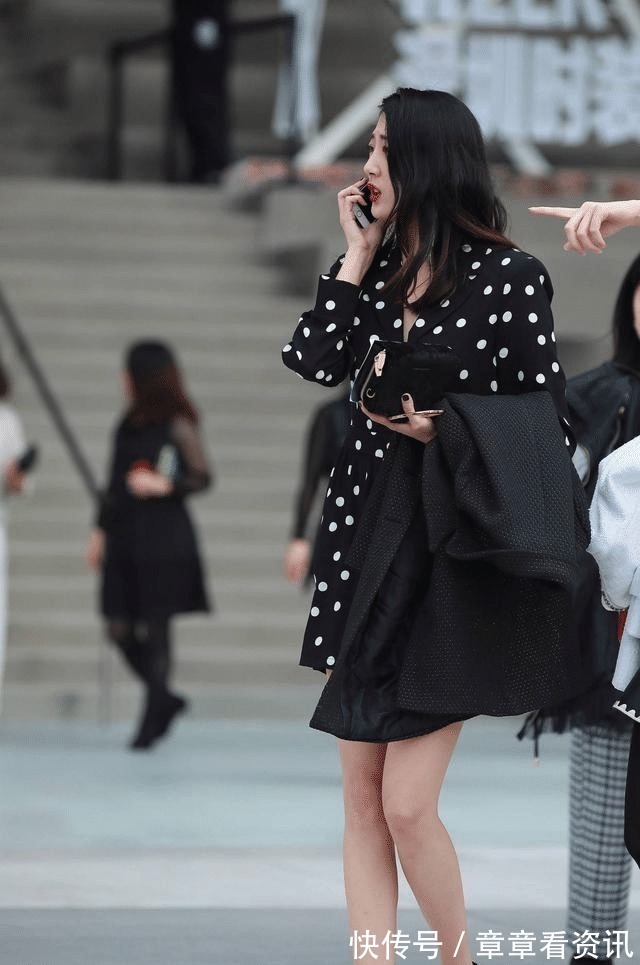 高跟鞋 穿着黑衣黑裤的美女们,波点连衣裙和高跟鞋到底哪个更出彩