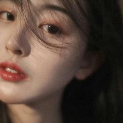 女孩子坚持“3好习惯”,眼睛会越变越好看,轻松成为“电眼美女”