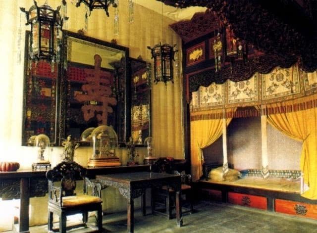 慈禧太后|慈禧西逃，八国联军在慈禧床上刻下一句话，李鸿章却不敢翻译