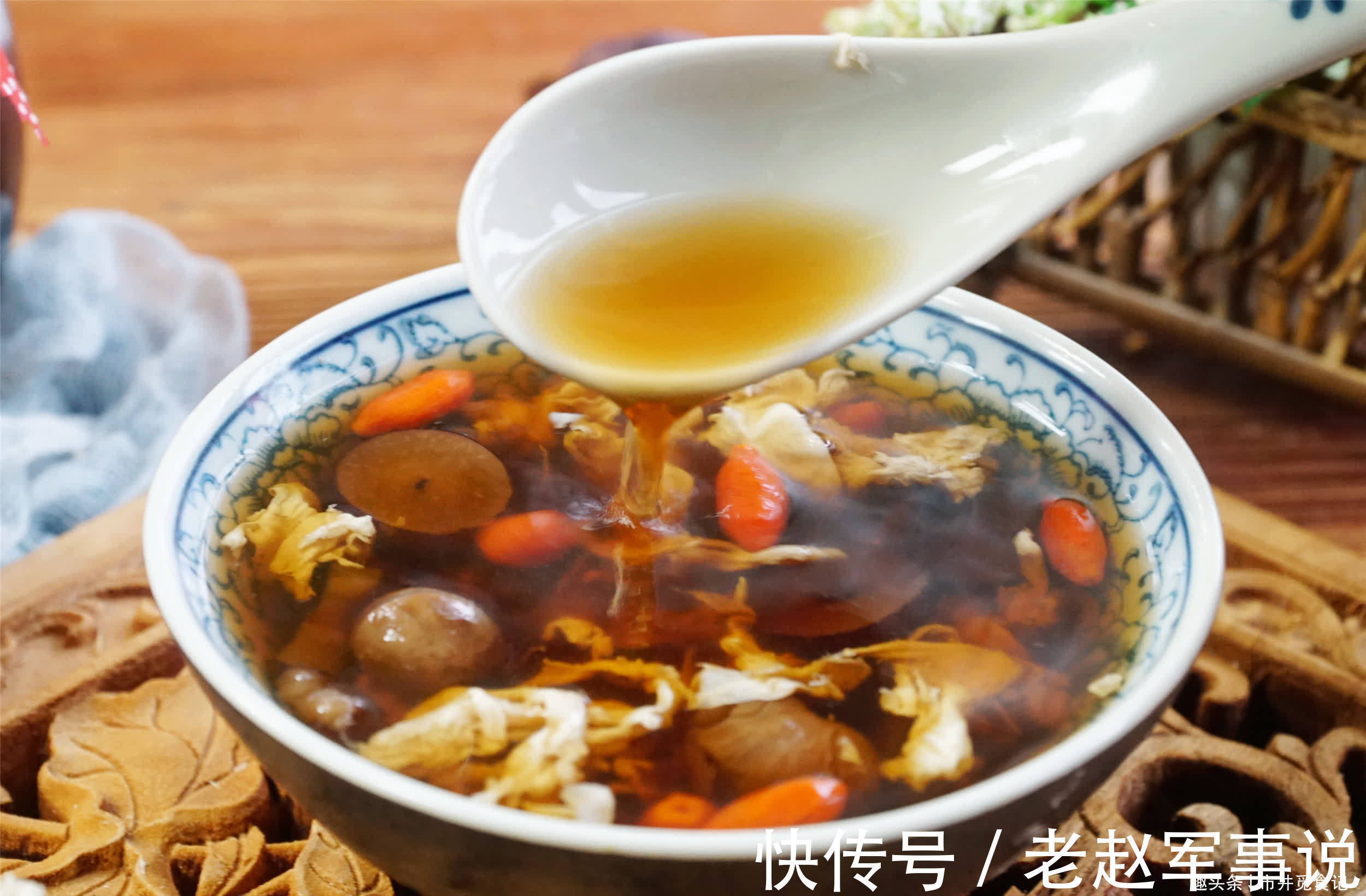 女人|天凉了，女人有条件多喝“四宝汤”，提升元气，面如桃花好过秋