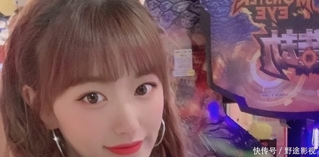 周洁琼孔雪儿早期同框,颜值差距太明显,终于明白前者为何那么火