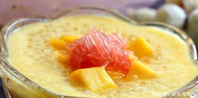 用芒果自制网红甜品，甜品店三十块钱一份，自己做五块钱吃过瘾