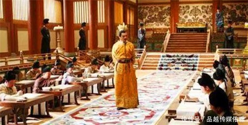 我国有个延续两千年的姓氏,只有简单三笔,但认识的人却寥寥无几