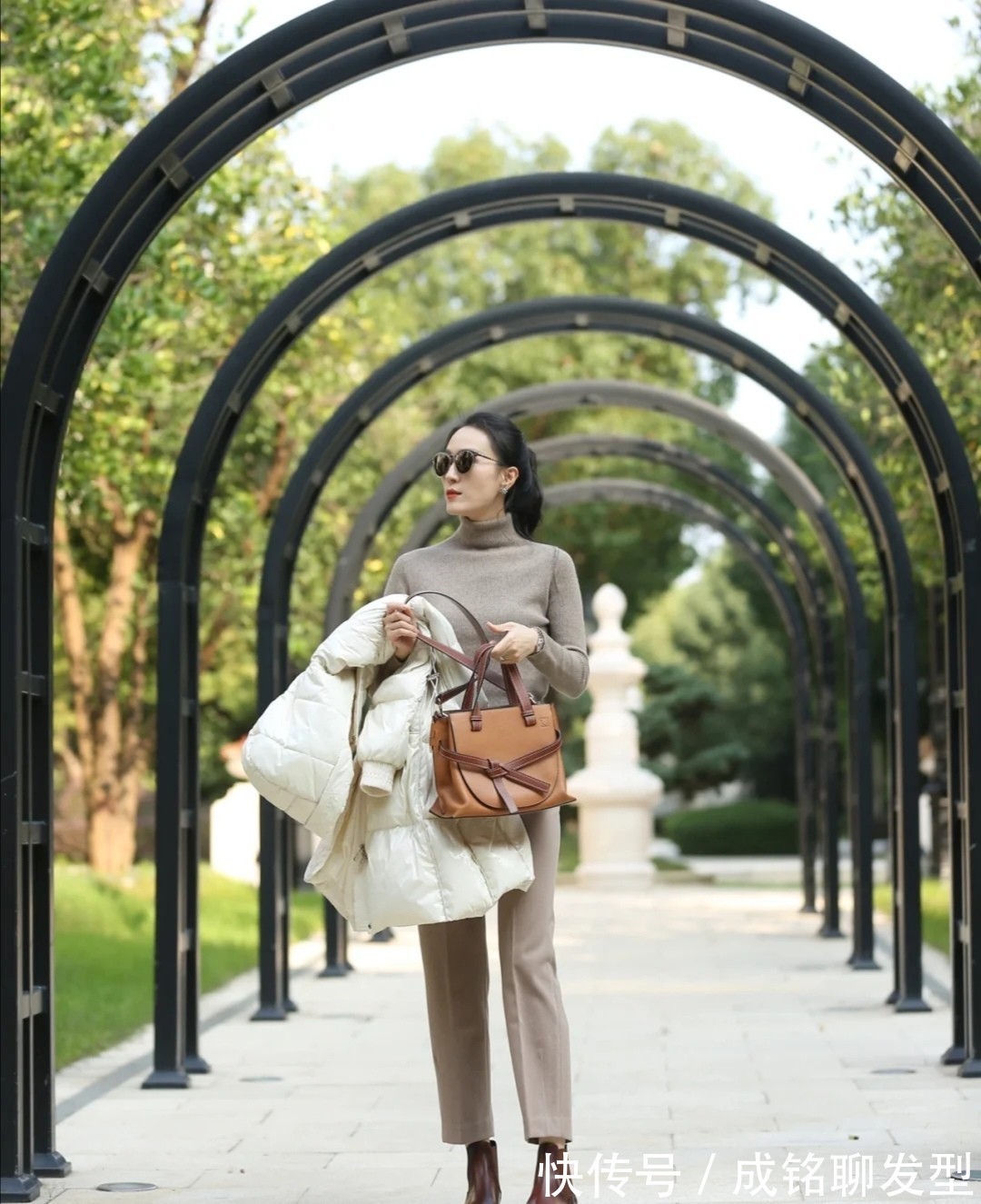 裤装 这才是40岁的女人最高级的装扮!简约大方又时尚,显瘦又显气质