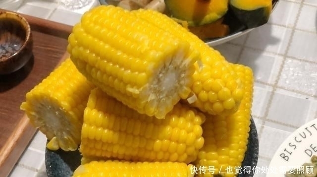 回娘家蹭晚餐,一桌9道食物,晒朋友圈火了,网友:确定是亲妈