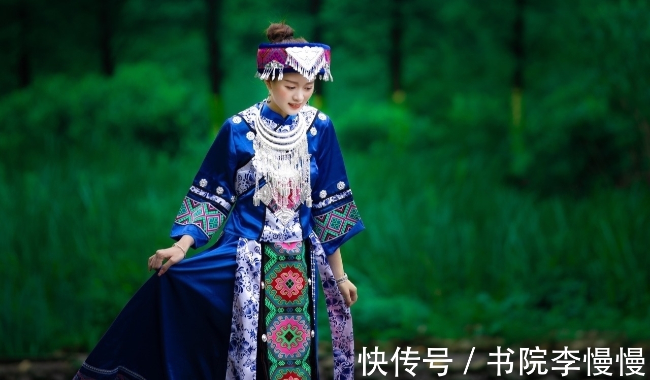 空中舞#诗·十首丨谁似西湖不染色,我心桑梓慕炊烟