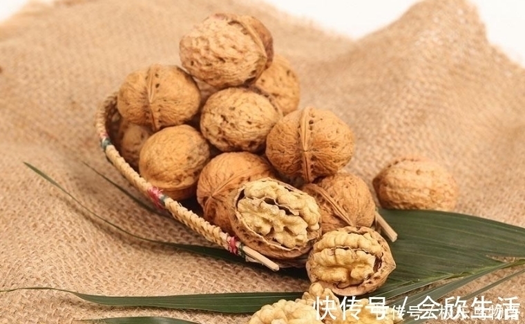 家里人|提个醒:吃过核桃一小时内不可碰此种食物,早点告诉家里人