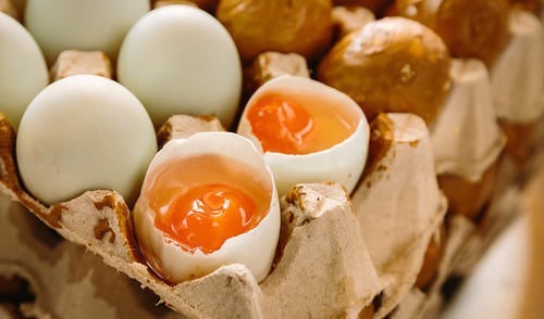 咸鸭蛋|吃洋葱能降血脂？内科主任：真正降血脂的是它，常吃保持血管年轻