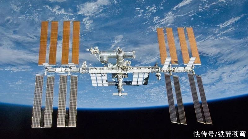 胜利号 太空垃圾来袭,国际空间站机械臂被撞出破洞,我们该如何防御?