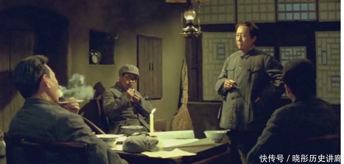 军长|粟裕向陈毅敬礼说:军长,我来迟了,陈毅:军事上主要由你考虑