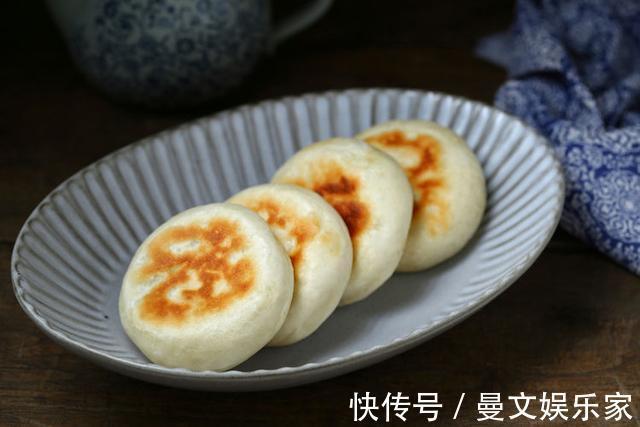 怎样做红糖发面饼最好吃教你一招,保证皮酥馅香,越吃越想吃