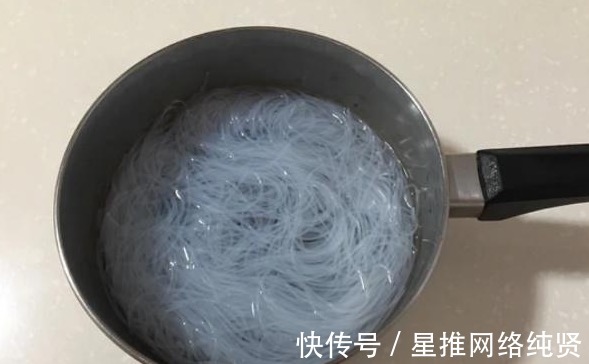 鸡汁|蒜蓉粉丝开背虾的家常做法,好看又好吃,小朋友吃得津津有味