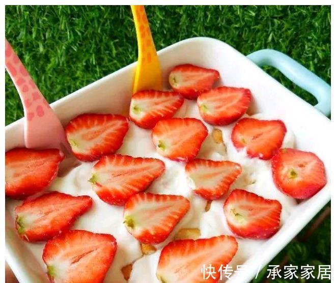 想吃|小孩嘴馋想吃蛋糕，没有淡奶油，妈妈用这个方法，酸酸甜甜更美味