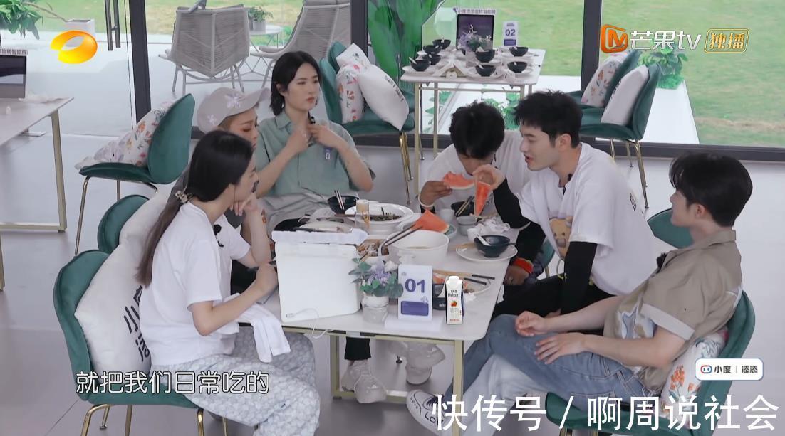 中餐厅5|《中餐厅5》到底有多假客人吃到生米线不吭声，赵丽颖反应得体