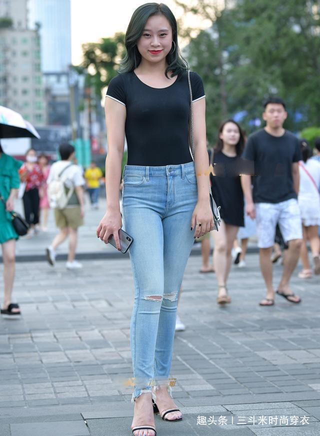 坡跟 牛仔裤轻松展示淑女线条,秀出自信美感,很有女人味!