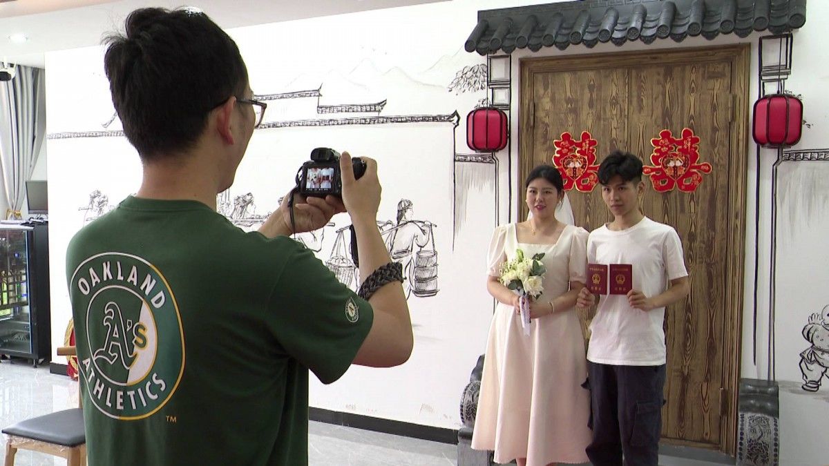 结婚证|美滋滋甜蜜蜜!“520”结婚登记,现场简直甜齁了……