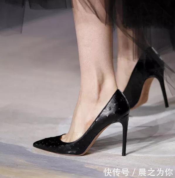 街头摄影 细跟鞋非常有立体感,能够带给更多女人自信!