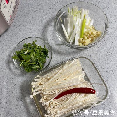 凉拌黄瓜|凉拌黄瓜金针菇～我家吃了十年，竟然还没吃腻