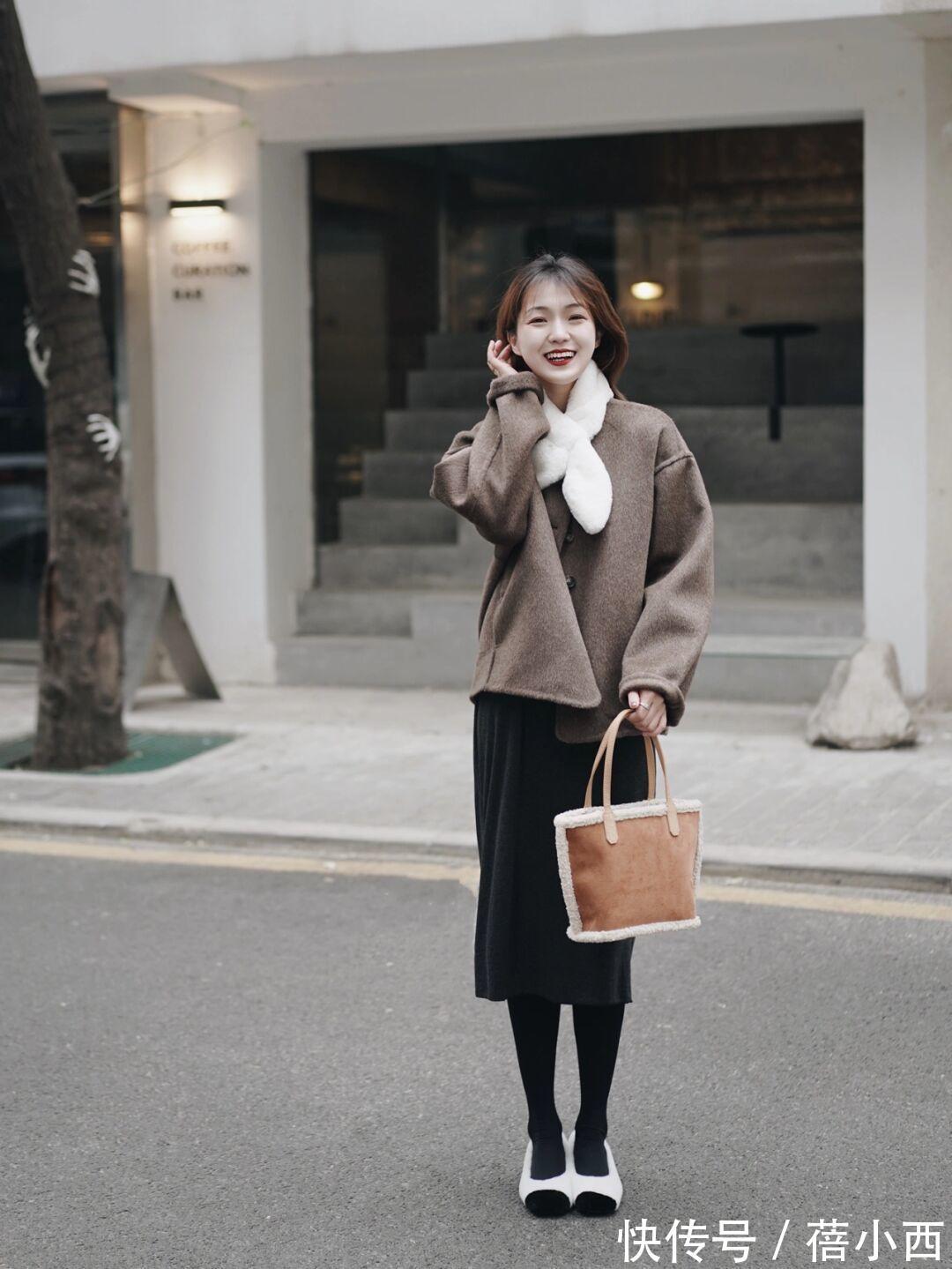 脖颈 “短大衣”才是小个子女生的冬日必备,配半身裙、裤子优雅又高级