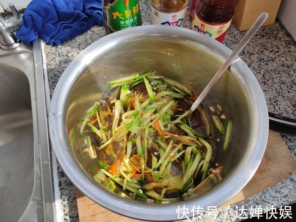 孩子总是挑食不吃饭，学会这道菜营养美味，孩子特别喜欢吃
