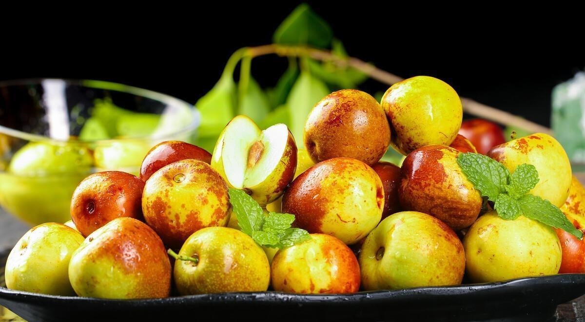 维生素C是苹果的60倍,看着不起眼的一道水果,蒸来吃太香了