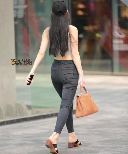 曲线 气质美女穿紧身牛仔裤,展现美好曲线,美丽大方迷人