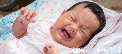 父母|为何抱着婴儿站起来,他就不哭了?聪明爸妈用这2招,轻松哄睡娃