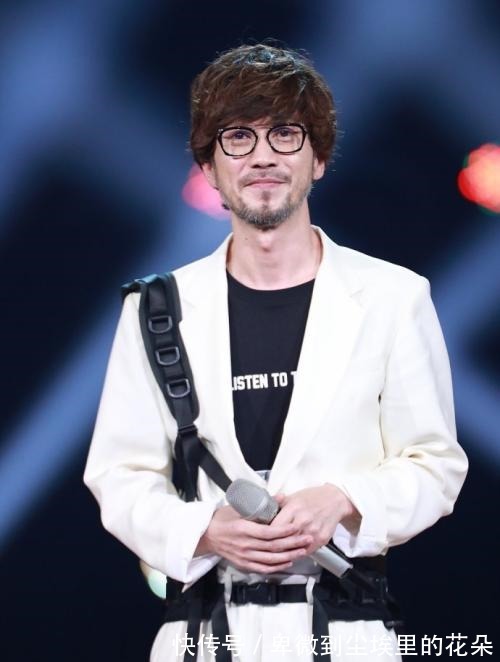 周传雄|冯提莫在节目中给周传雄当评委网友一群青铜在点评一个王者