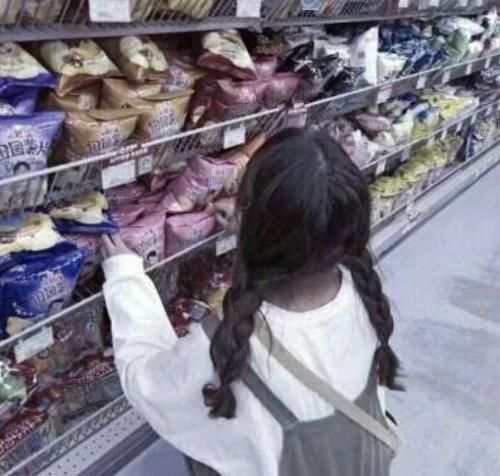 特征|若脸上带有“这3特征”,戴上眼镜后丑女也能逆袭校花,全占的偷着乐吧