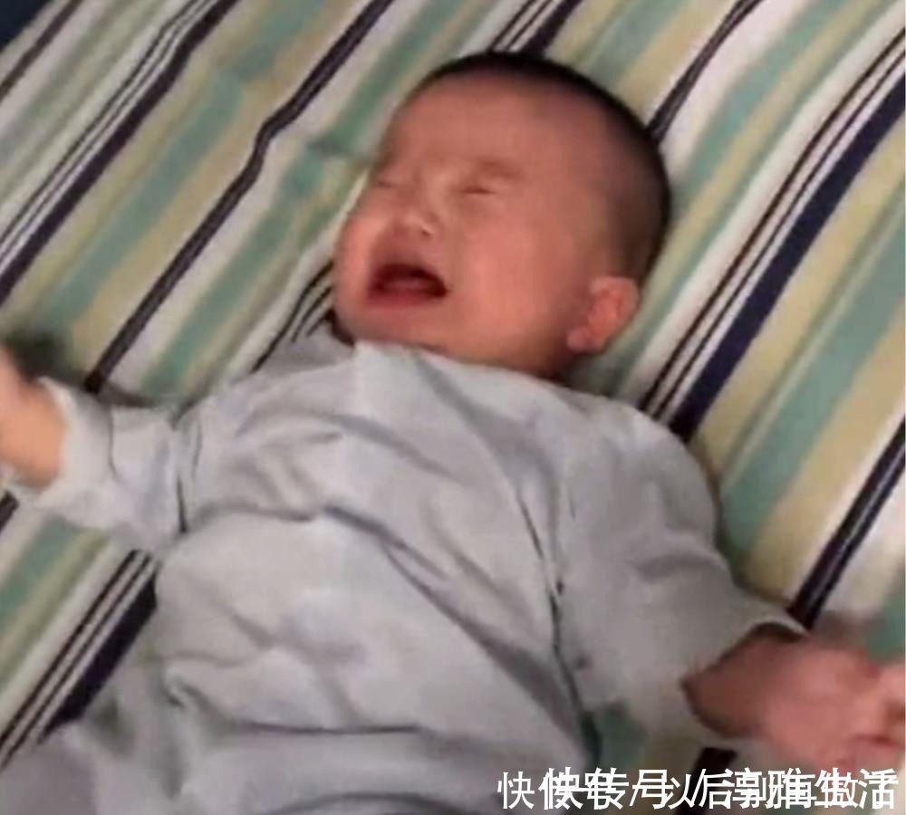 宝宝|爸爸好不容易将宝宝哄睡,接下来竟是如此情况,爸爸不淡定