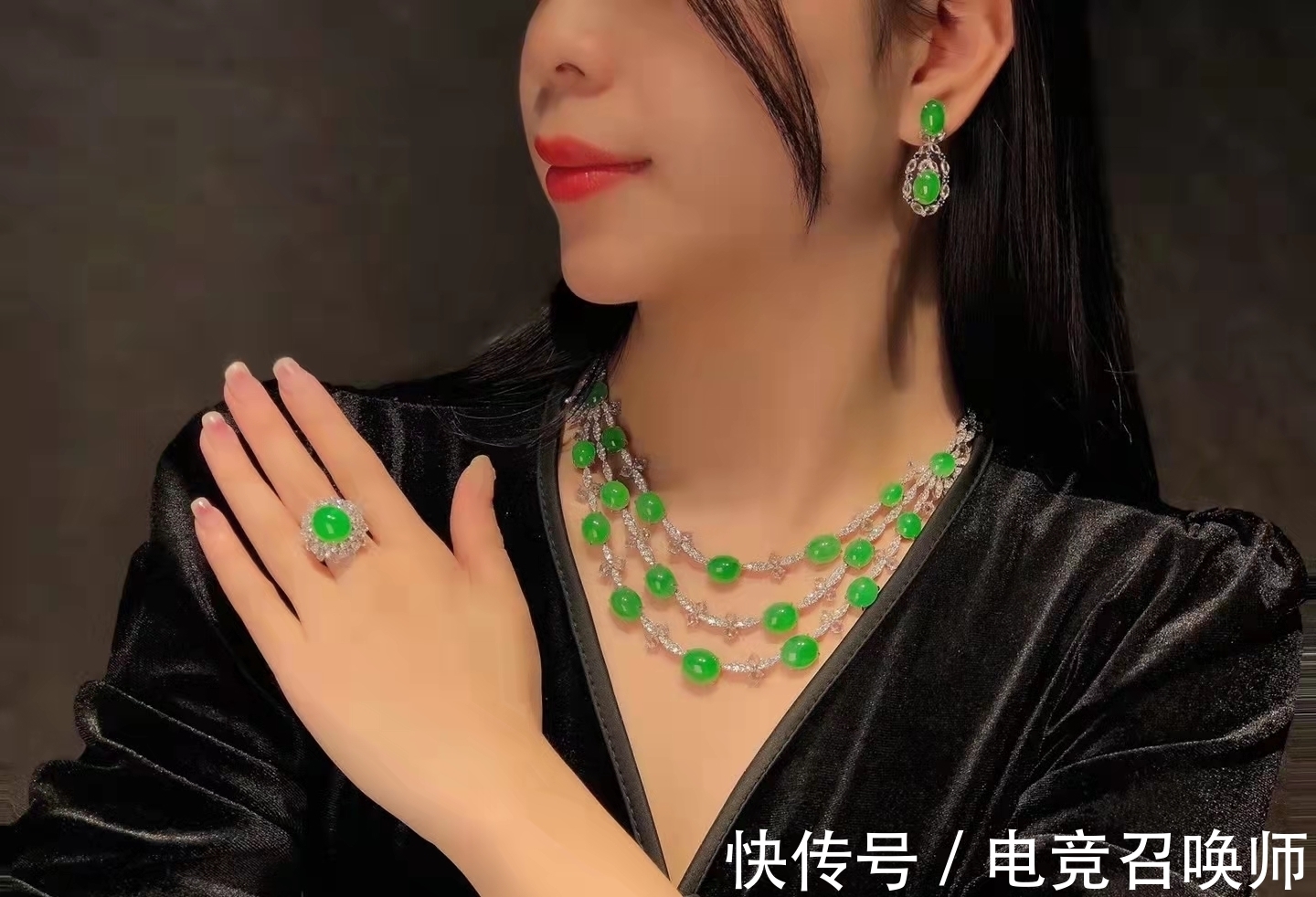 拼凑#七彩翡翠难寻,把颜色拼凑起来的彩虹色泽简直绝了,减龄又显年轻