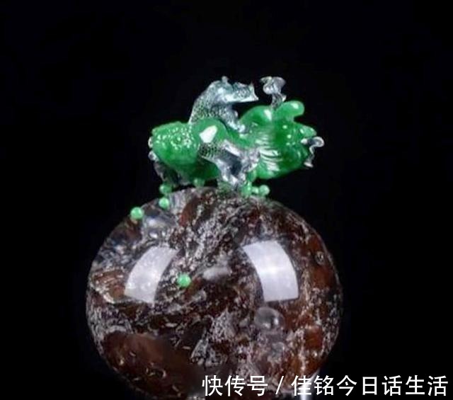 彩云追月@现代翡翠设计,颠覆想象,美不可言!现代翡翠设计,颠覆想象,美不可言!