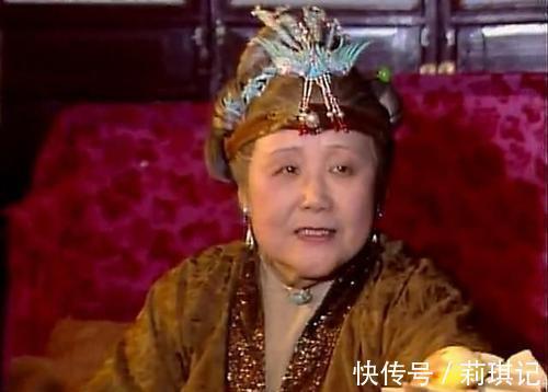王夫人|贾母为何要当众责骂袭人,王夫人说情也没用,答案藏在这出戏文中