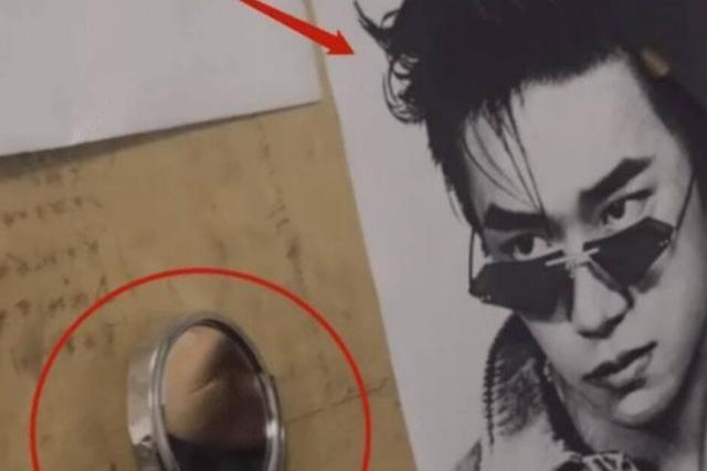 同学们$美术生“自画像”火了,老师看了直接给0分,本人和图片严重不符