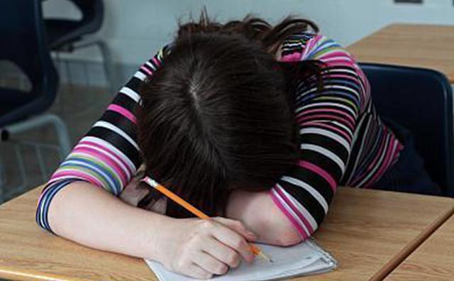 学习成绩|这种毒友谊带给孩子的伤害比早恋还大，爸妈还不好出面干涉