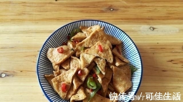 小米椒|朋友圈晒晚餐，2荤2素全光盘，婆婆看了连夜给我转账，心好累