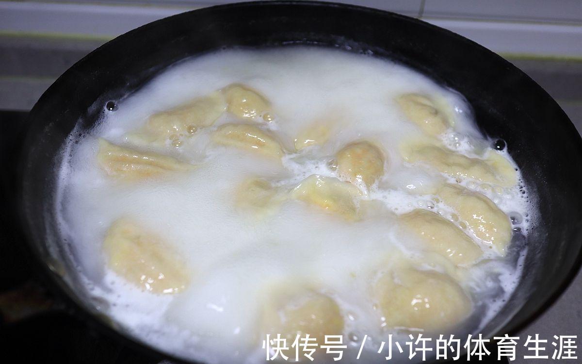 让人感觉到温暖的鸡蛋南瓜饺子,甜甜的,味道很独特