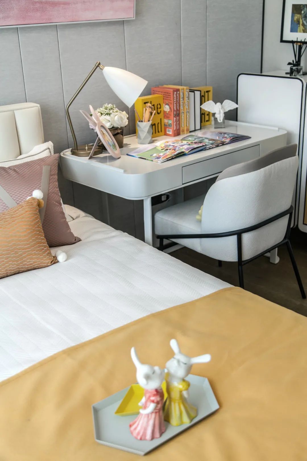 灰色|180㎡现代,硬包与木饰面,舒适精致的软装,营造优雅的档次感