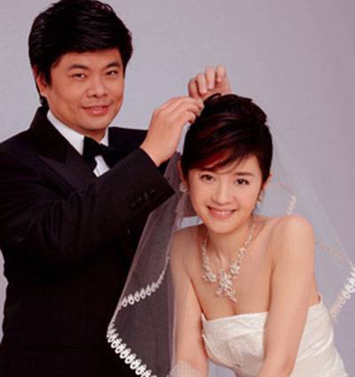 许戈辉|曾是央视著名女主持,丈夫为她抛弃原配,如今慢慢沦落为路人