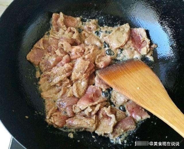 大厨：不管腌什么肉，别只放盐，多加“2种料”，肉质嫩滑炒不老