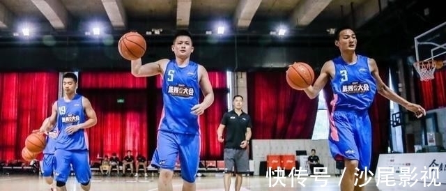上海青年队|中国男篮好消息!张庆鹏正式出山,担任教练让人期待